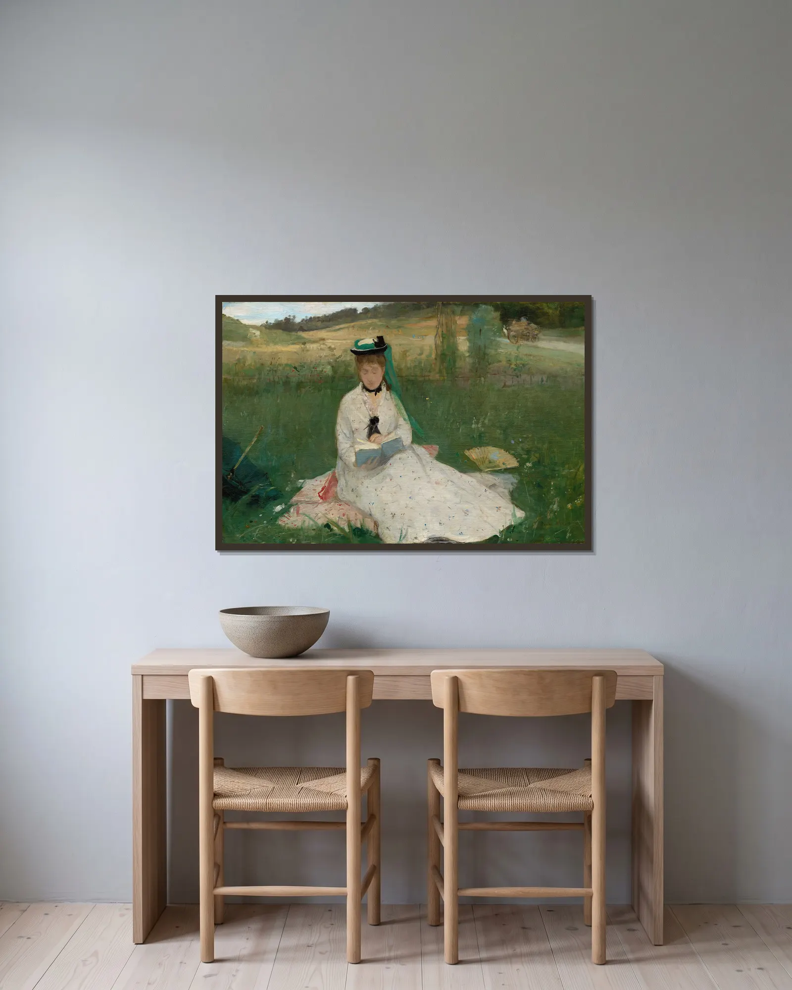 Reading av Berthe Morisot inramad på en vägg