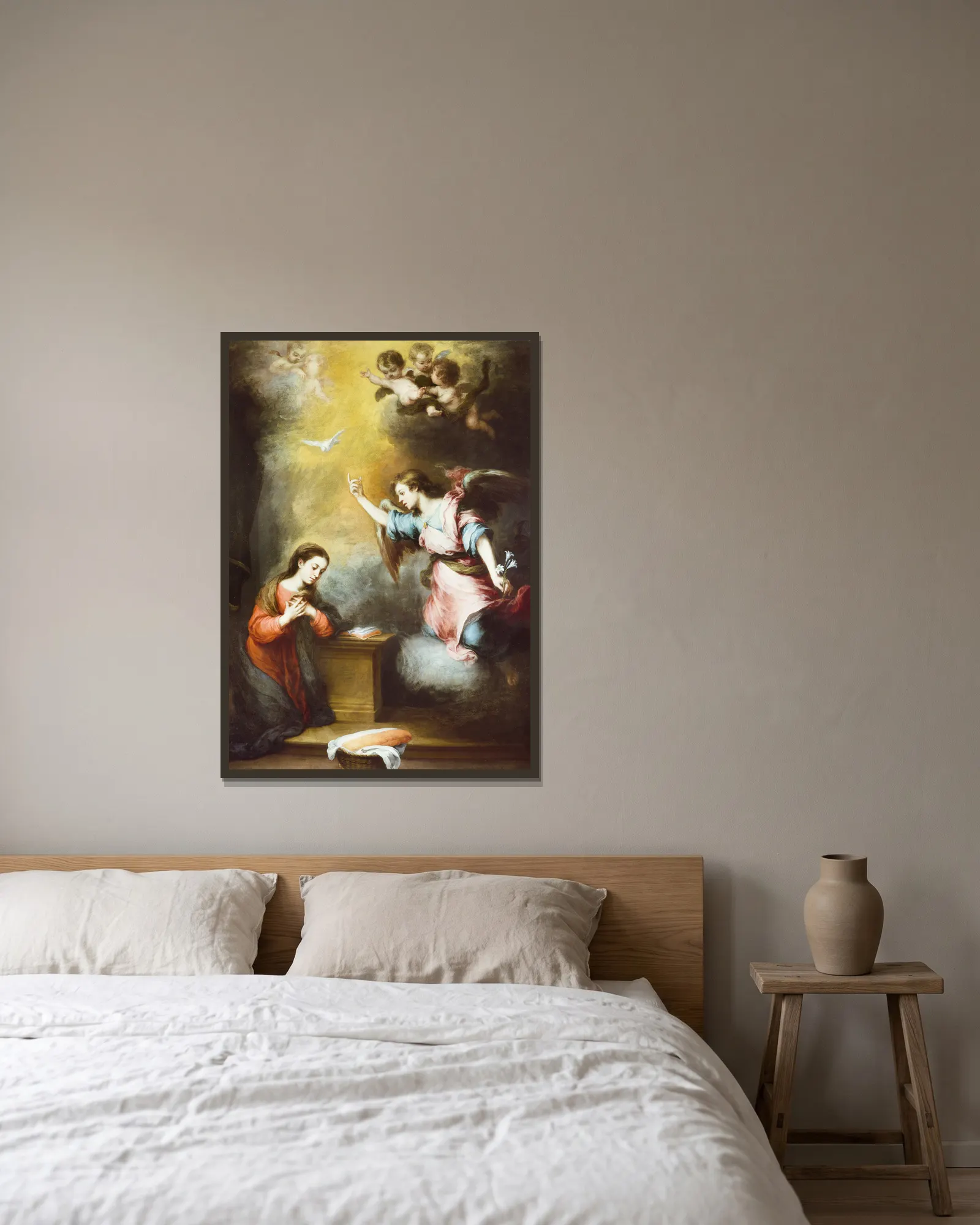 The Annunciation av Bartolomé Estebán Murillo inramad på en vägg
