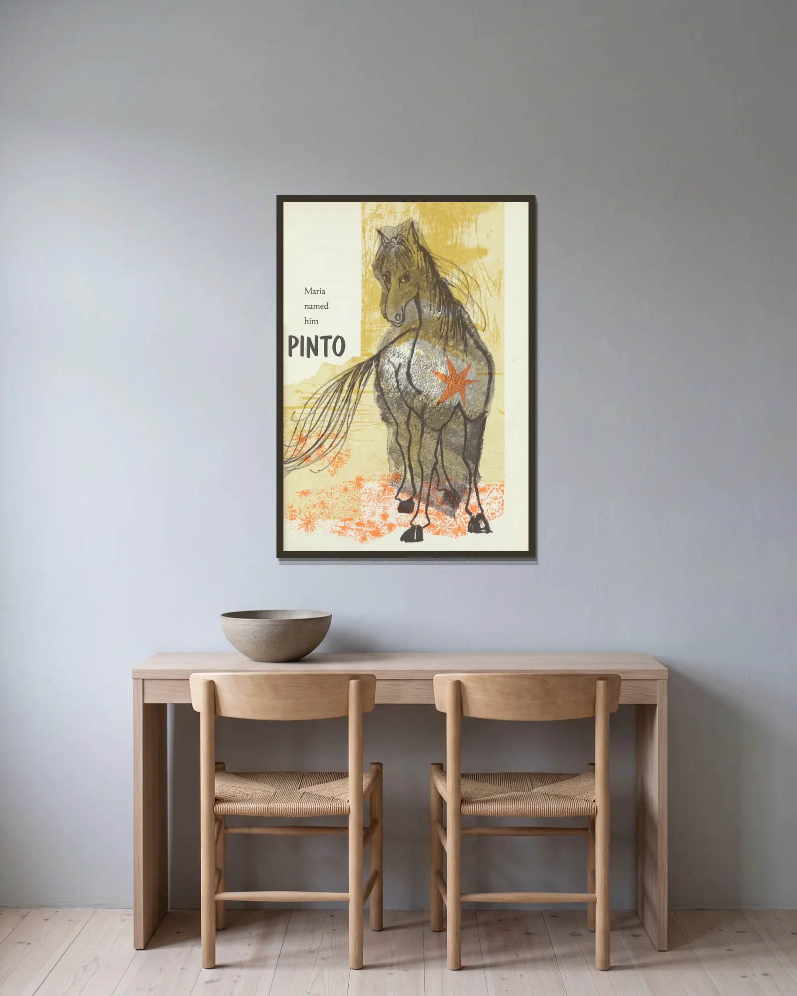 Lonely Maria pl13 av Evaline Ness inramad på en vägg