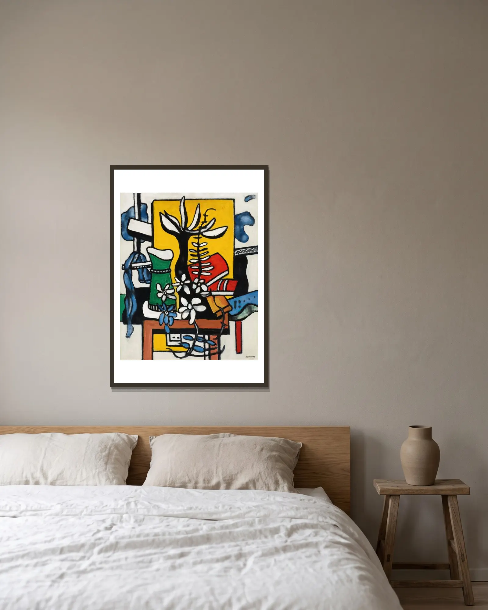 La fleur noire av Fernand Léger inramad på en vägg