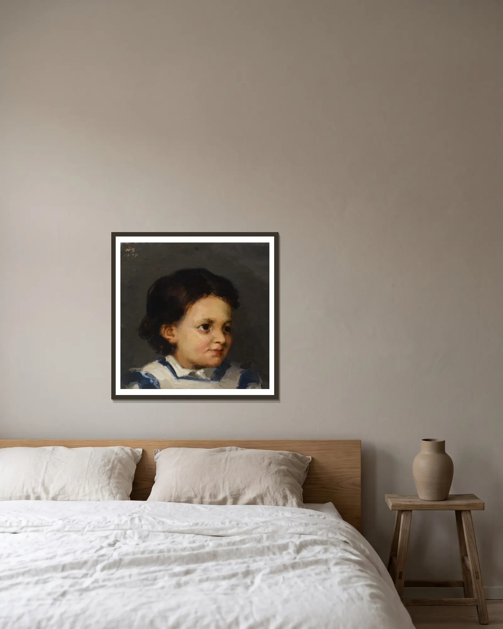 Little Liisa av Helene Schjerfbeck inramad på en vägg