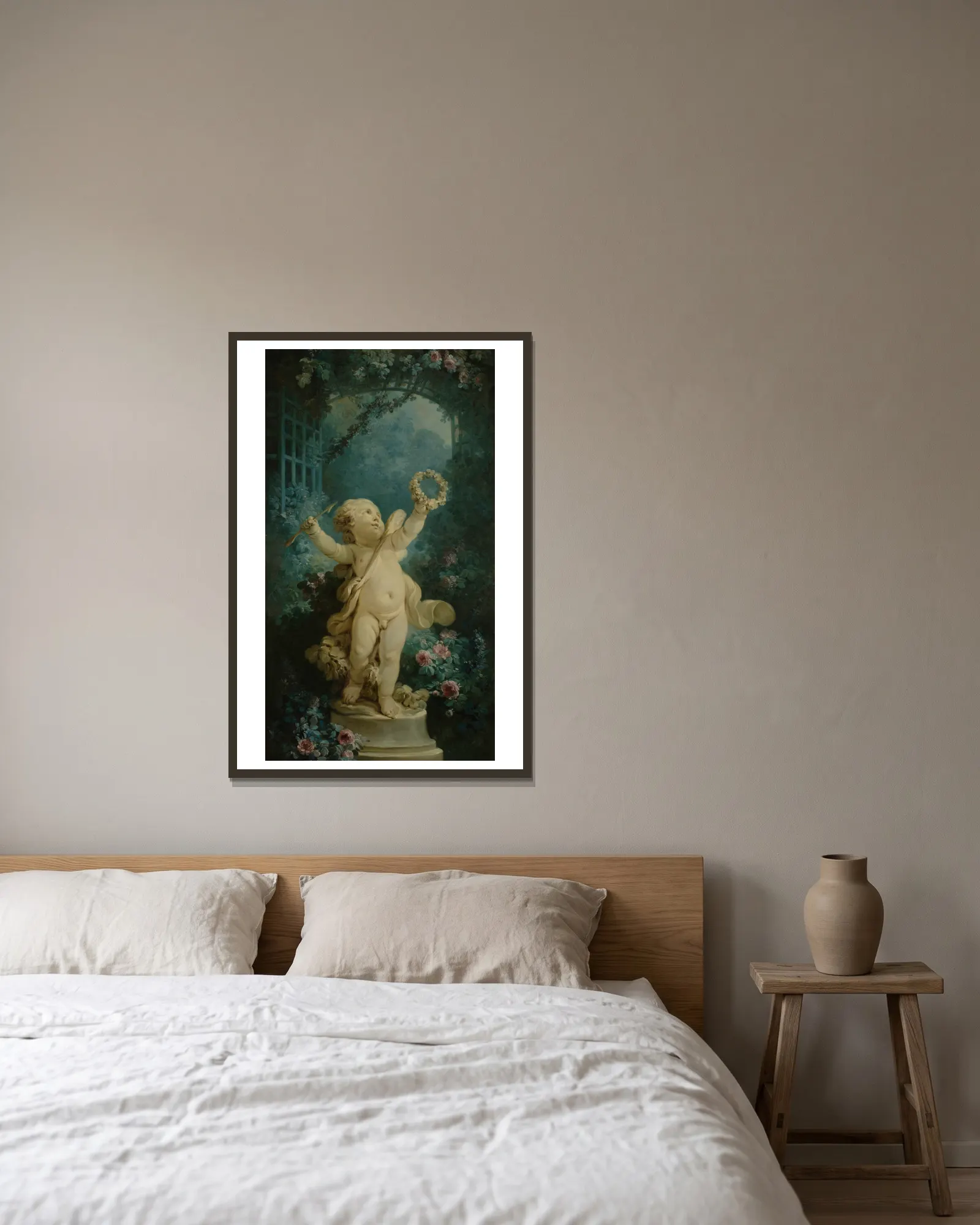 L’Amour triomphant av Jean-Honoré Fragonard inramad på en vägg