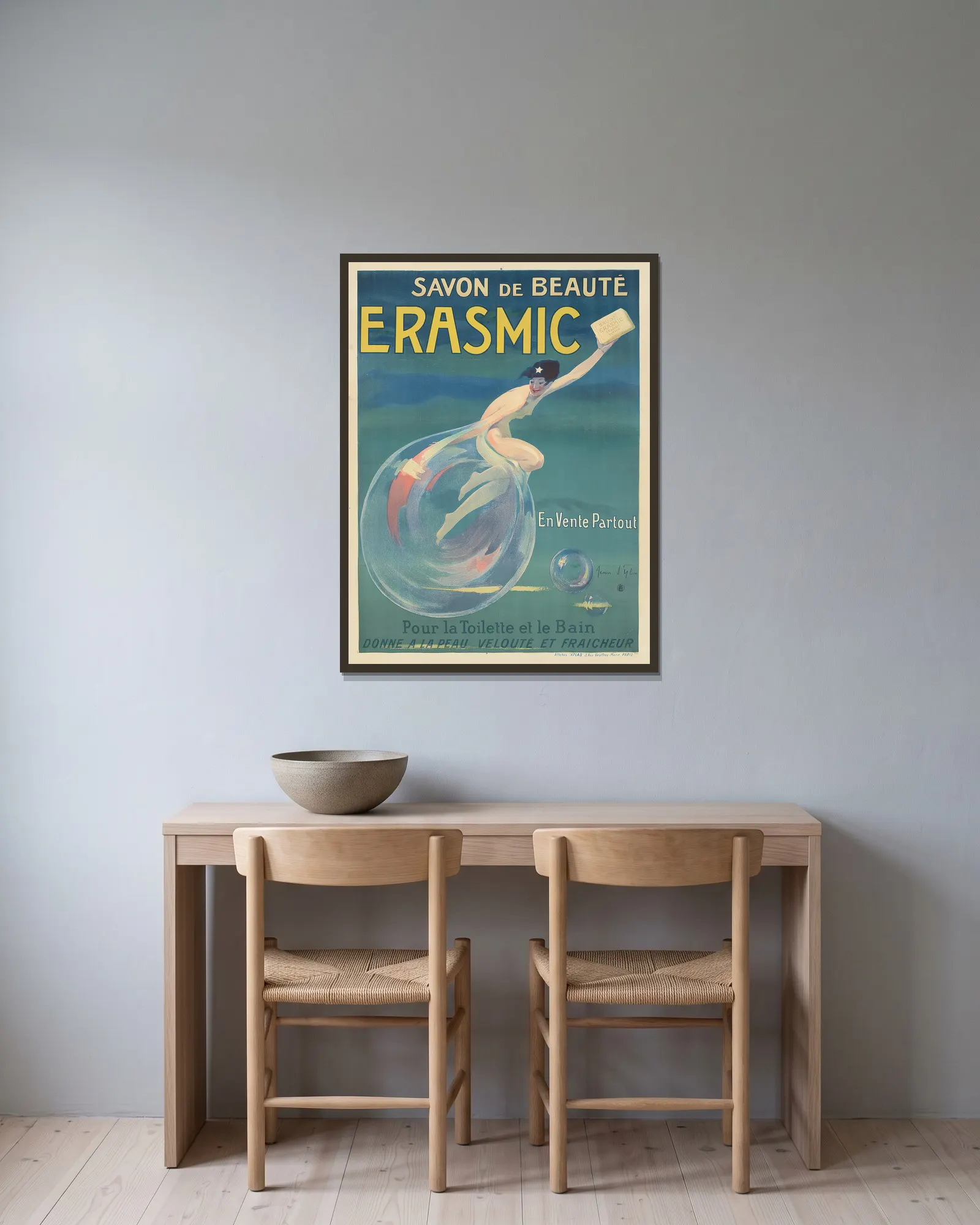 Erasmic av Jean d'Ylen inramad på en vägg