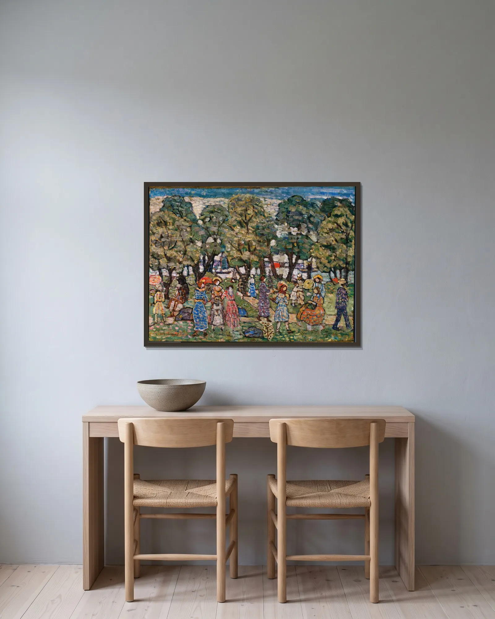 Under the Trees av Maurice Prendergast inramad på en vägg