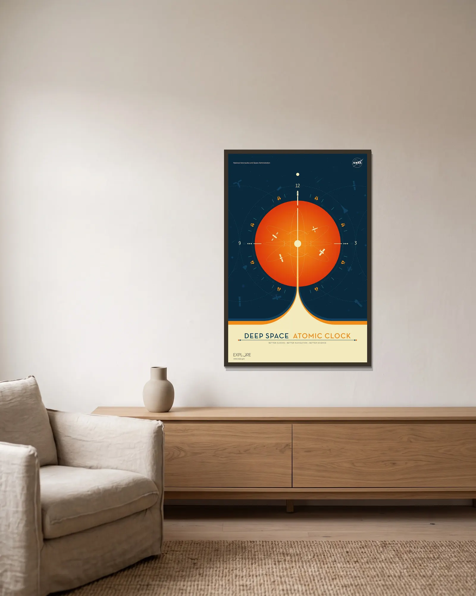 Deep Space Atomic Clock Orange av NASA inramad på en vägg