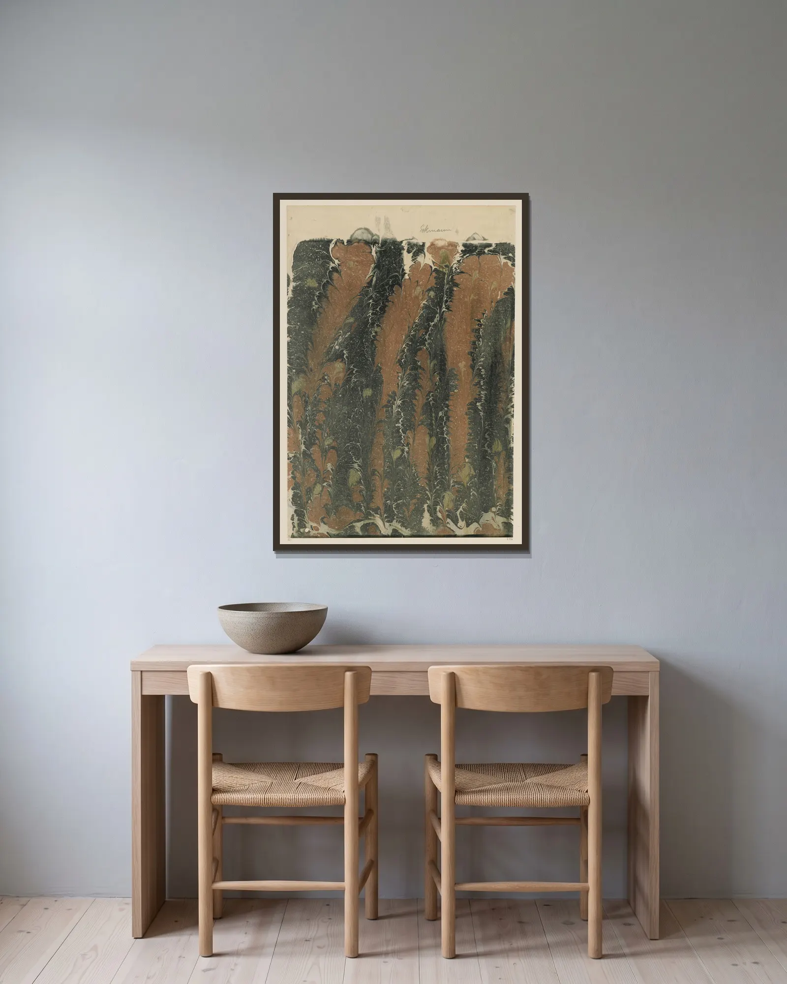 Marmorpapier av Otto Eckmann inramad på en vägg