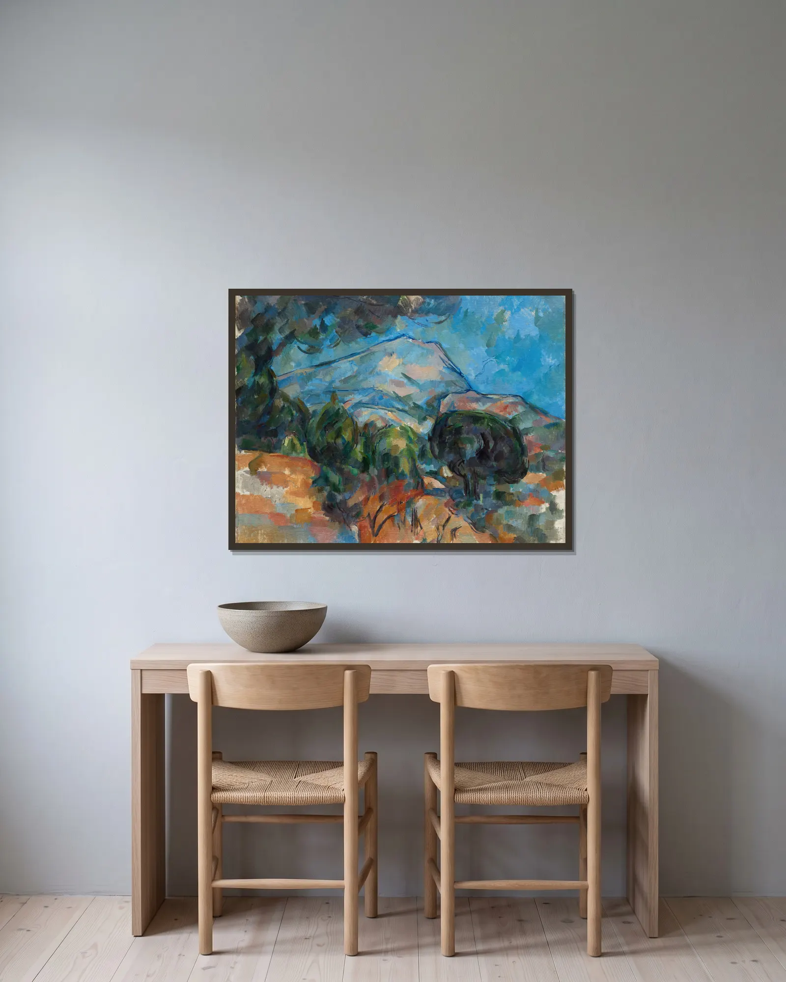 Mount Sainte-Victoire av Paul Cézanne inramad på en vägg