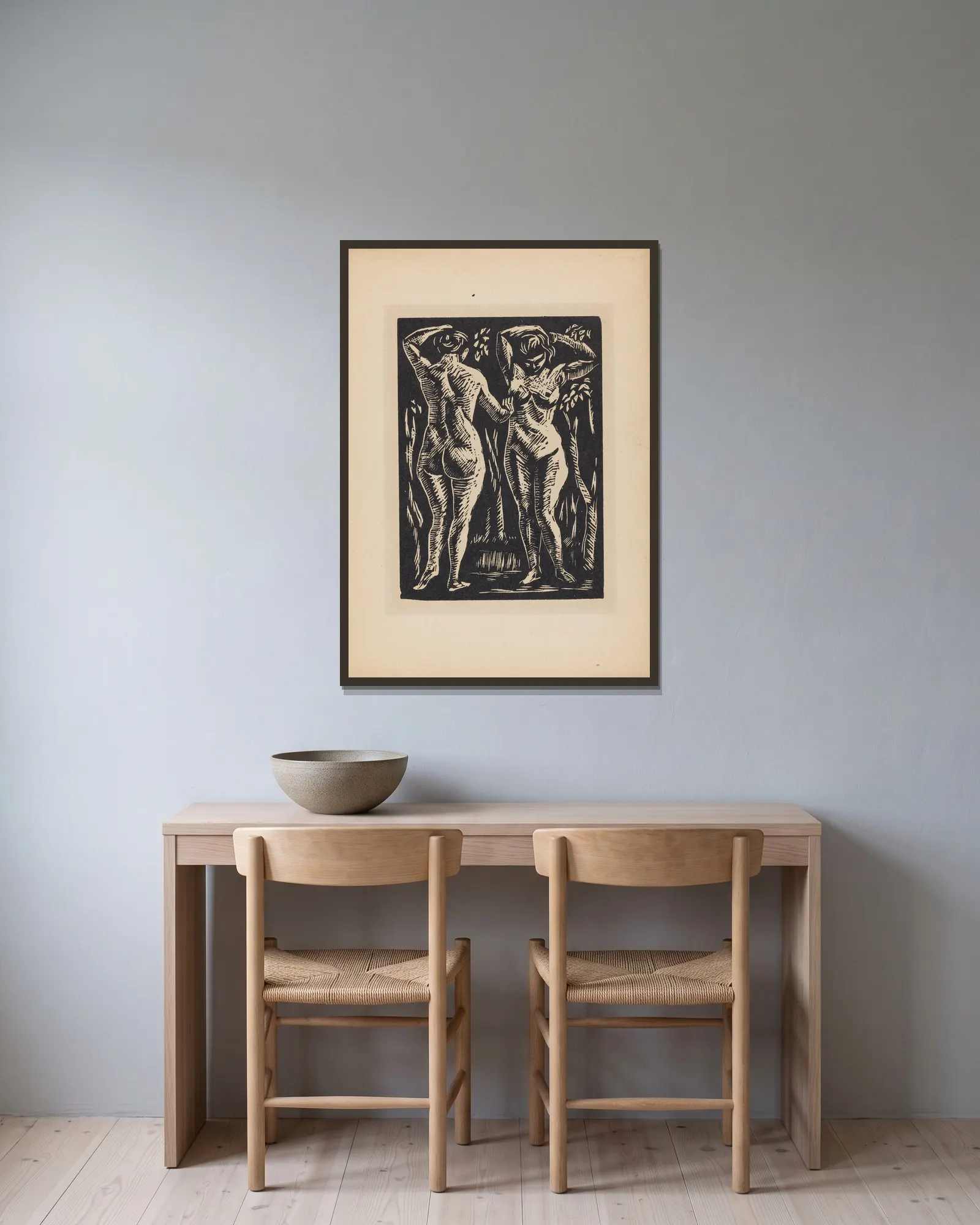 Two Nudes av Roger Fry inramad på en vägg