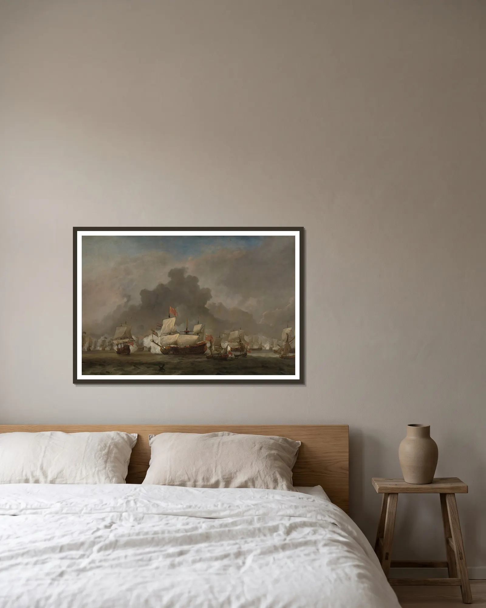 Naval Battle av Willem van de Velde the Younger inramad på en vägg