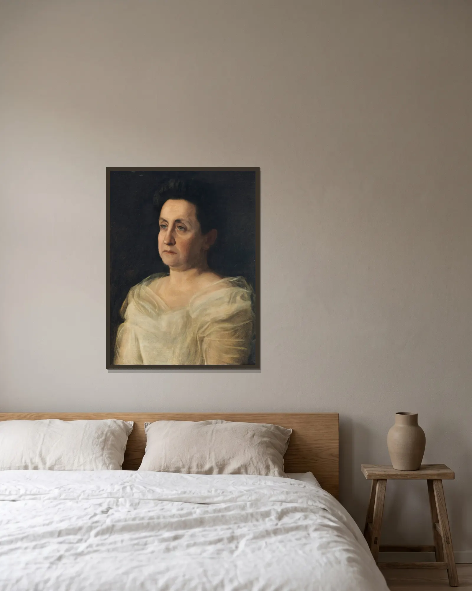 Portrait of Mrs. Matilda Searight av Thomas Eakins inramad på en vägg