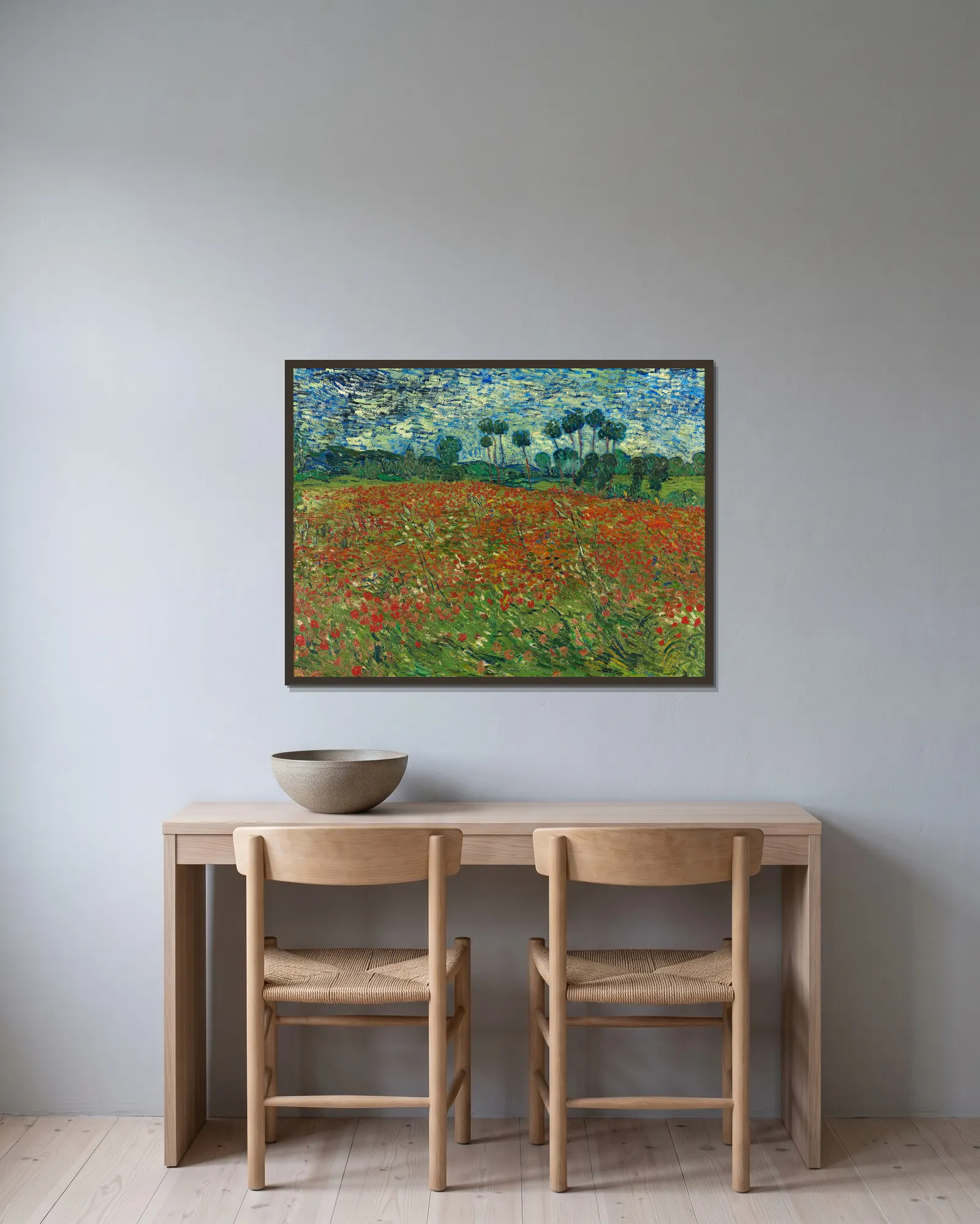 Poppy field av Vincent van Gogh inramad på en vägg